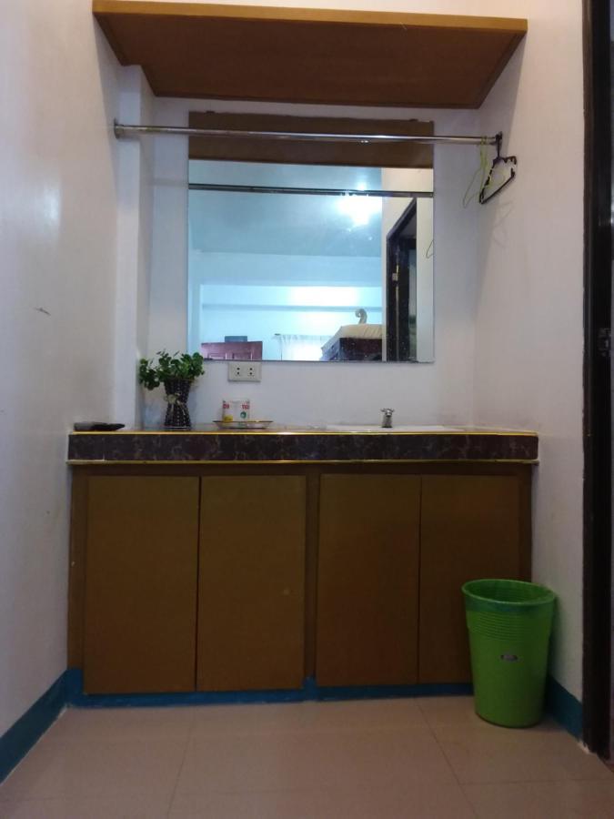 Pete'S Inn Roxas City Bagian luar foto